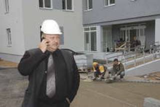 А.Васильев на строительстве родильного отделения Даугавпилсской центральной региональной больницы.