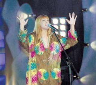 Анастасия Стоцкая была хороша в цветастом балахоне, похожем на те, что любит Алла Борисовна.