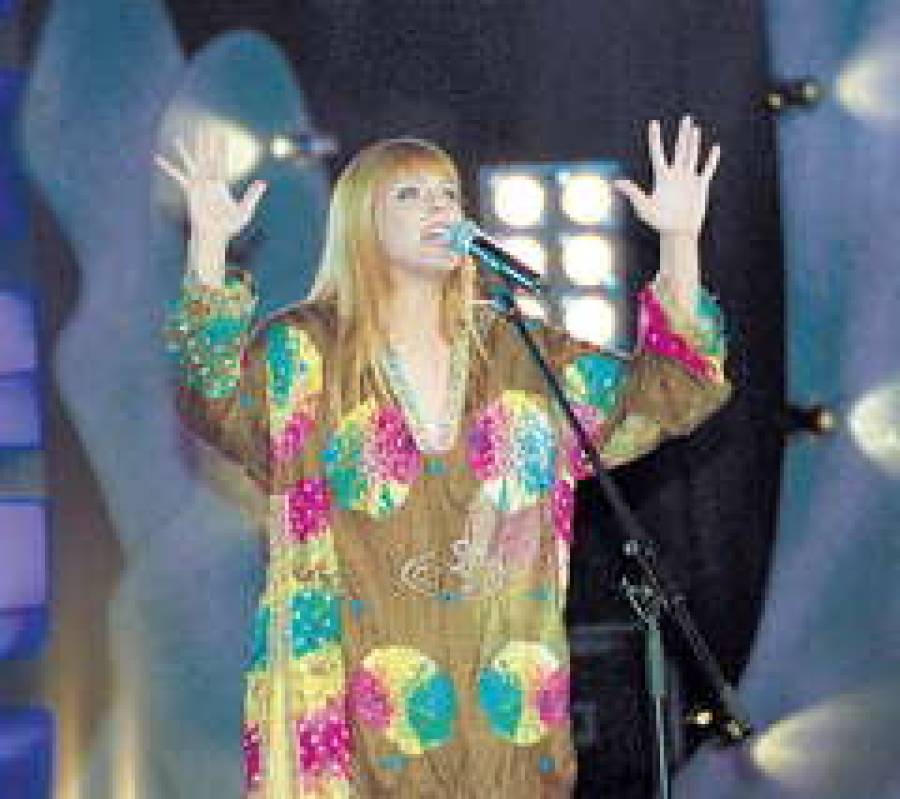 Анастасия Стоцкая была хороша в цветастом балахоне, похожем на те, что любит Алла Борисовна.