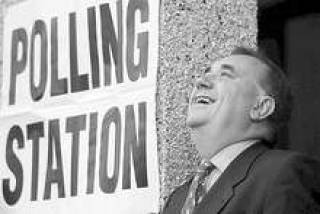 “Шотландия изменилась к лучшему и навсегда”, — заявил сияющий лидер Шотландской национальной партии Алекс Сэлмонд.