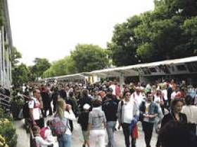 На нехватку зрителей организаторы &laquo;Ролан Гаррос&raquo; пожаловаться не могут.