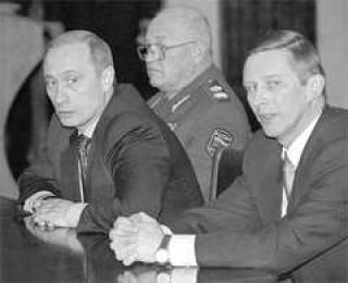  В.ПУТИН в окружении силовиков — бывших и нынешних.
