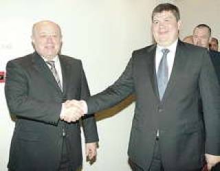 Михаил Фрадков (слева) и Айгар Калвитис нашли точку соприкосновения.