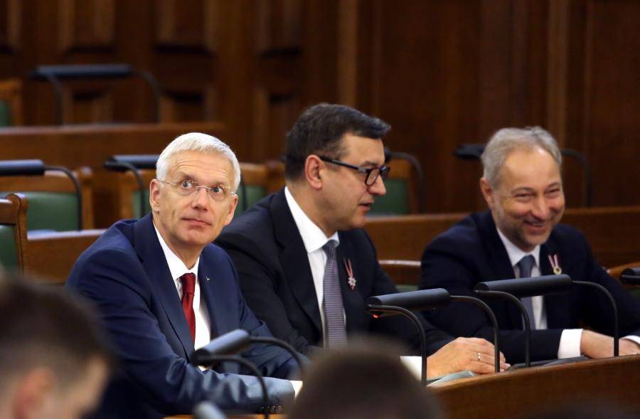 Премьер: в Латвии пособие по безработице &quot;достаточно приличное&quot;