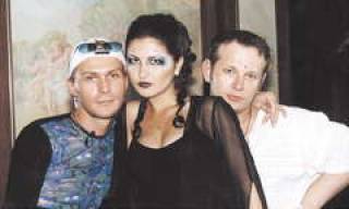  Дмитрий ОРЛОВ и Александр ТИМОФЕЕВ с одной из своих моделей.