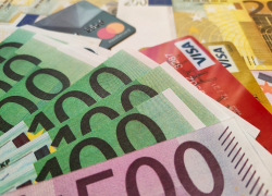 Прибыль банковского сектора Латвии снизилась почти на треть