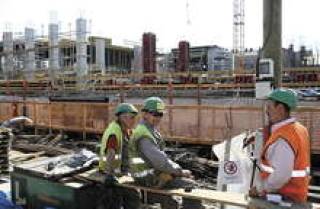 Согласно замыслу Минэкономики вскоре прораб не сможет обслуживать 10 строек одновременно.