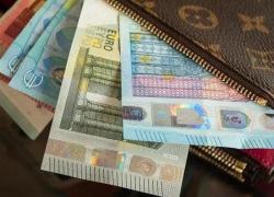 Латвийский бизнес требует увеличить необлагаемый минимум до 700 евро