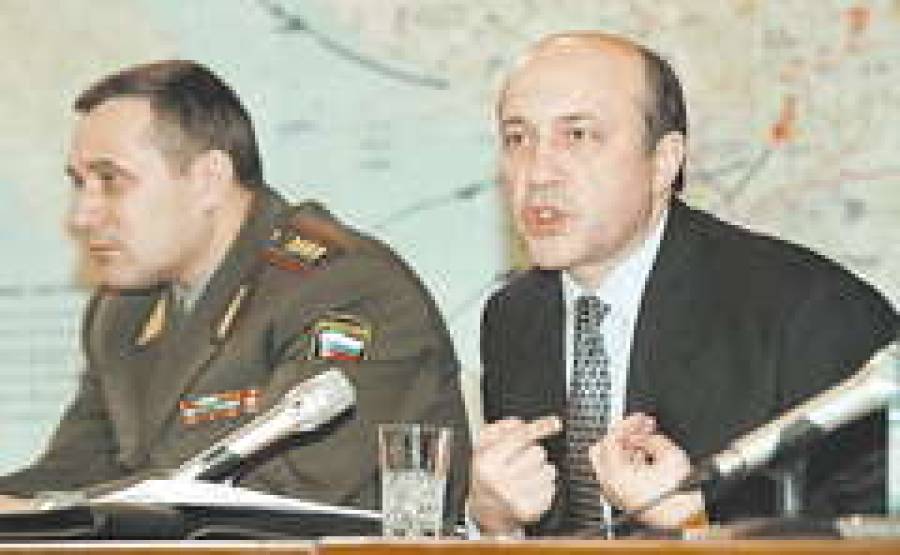  Министр иностранных дел России Игорь ИВАНОВ (справа) в Латвию ехать не рекомендует.