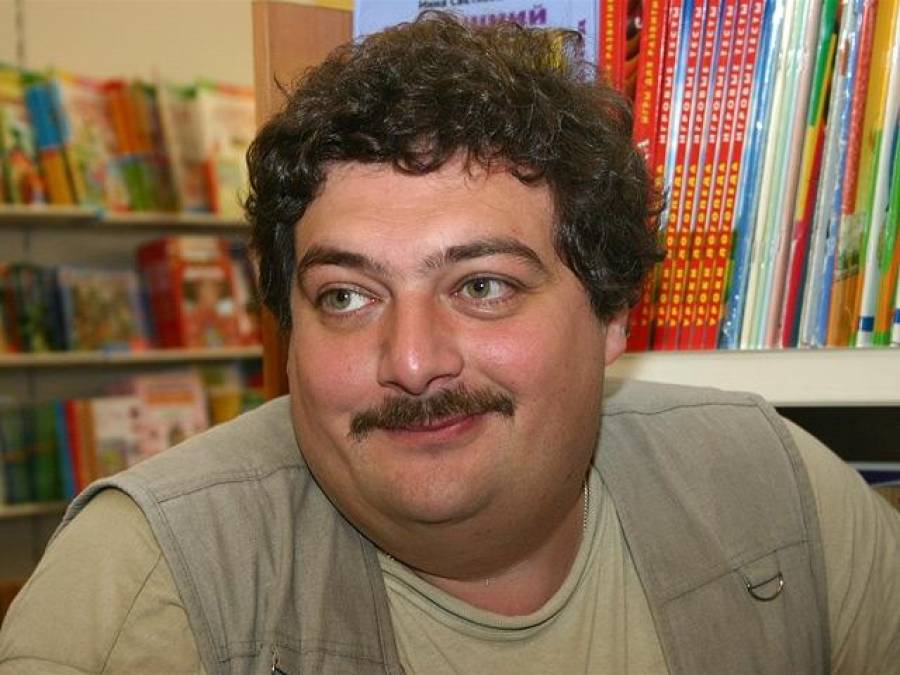 Люди ходят скорее на Дмитрия Быкова, чем на Льва Толстого