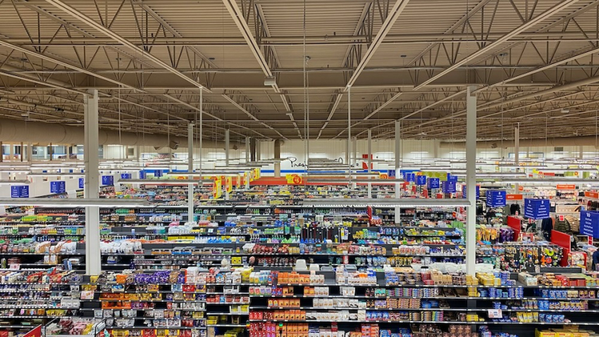 Уверенность потребителей в США выросла сильнее, чем ожидалось