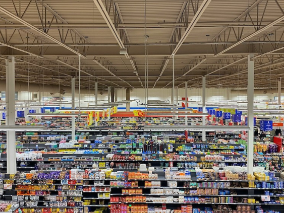 Уверенность потребителей в США выросла сильнее, чем ожидалось