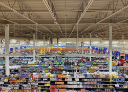 Уверенность потребителей в США выросла сильнее, чем ожидалось