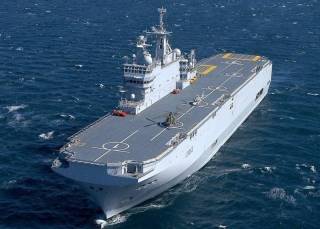 Ушаков о вертолетоносцах Mistral: Москва готова взять деньгами 