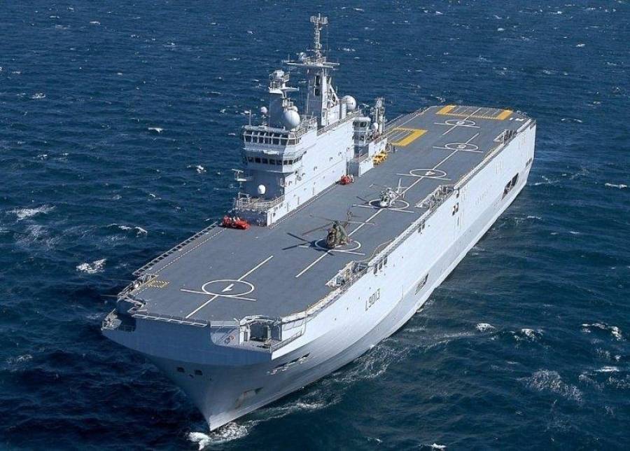 Ушаков о вертолетоносцах Mistral: Москва готова взять деньгами 