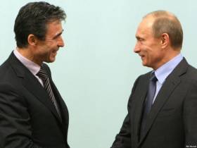 Генеральный секретарь НАТО Андерс Фог-Расмуссен и президент РФ Владимир Путин.