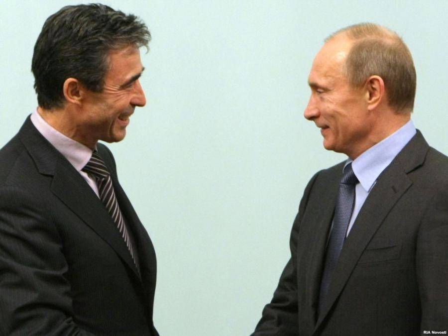 Генеральный секретарь НАТО Андерс Фог-Расмуссен и президент РФ Владимир Путин.