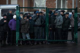Россияне переоделись в обноски из Латвии