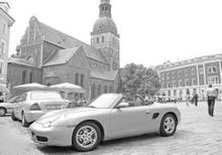 Старая Рига — достойный подиум для эксклюзивных автомобилей.