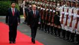 Председатель КНР Си Цзиньпин и президент РФ Владимир Путин оценивают боевую готовность войск.