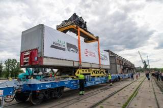 Железнодорожники отбирают грузы у автоперевозчиков