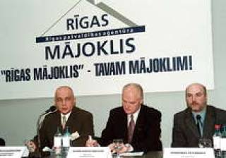 Глава агентства &lt;i&gt;Rīgas mājoklis&lt;/i&gt; Анатолий Алексеенко (слева) считает, что депутаты врут, когда говорят о неэффективной работе подотчетной ему структуры.