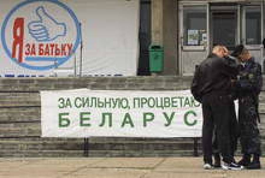 Ослабевшая Белоруссия может стать легкой добычей приватизаторов с Запада или Востока.