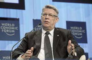 Президент потребовал у МИДа считаться с его мнением.