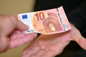 Европарламент принял директиву о единых уголовных наказаниях за коррупцию по всему ЕС