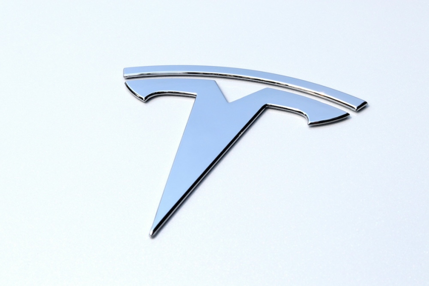 Прибыль Tesla в прошлом году снизилась на 46%