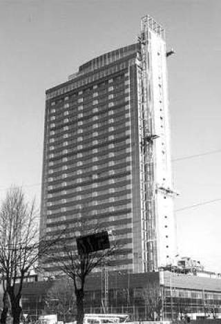 Три звезды над Ригой. До открытия Reval Hotel Latvija осталось чуть больше месяца.