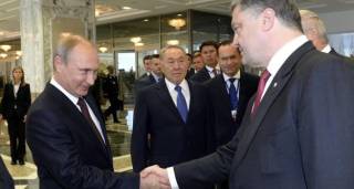 Владимир Путин (слева) и Петр Порошенко