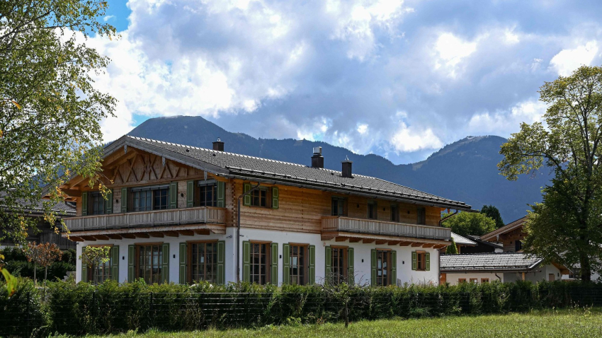 На аукцион выставлена недвижимость, принадлежавшая российскому олигарху Усманову