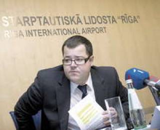 Глава Starptautiskā lidosta Rīga Кришьянис Петерс на вчерашней пресс-конференции на вопросы не отвечал. Вскоре Госконтроль закончит ревизию его предприятия. Госконтролер Ингуна Судраба ранее заявила x, что “результаты будут интересными”.