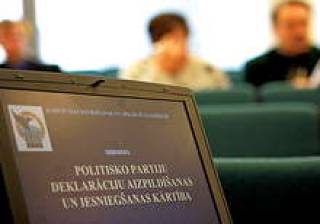 Политиков заставят отчитываться