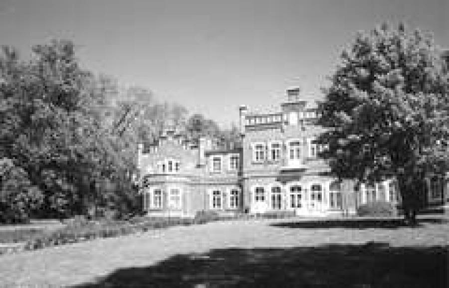  Школа-дворец в Аугсткалне.