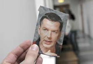 По свидетельству адвоката Гатис Сакнитис &ldquo;залег на дно где-то под Ригой&rdquo;.