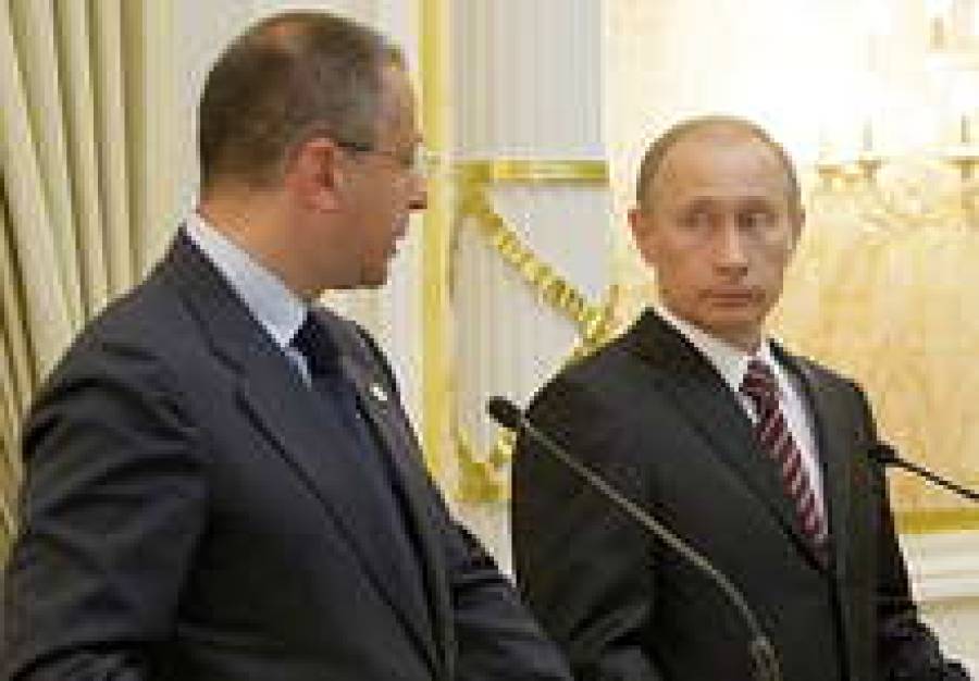 В.Путин (справа) рассматривает возможность кредитовать строительство АЭС в Болгарии.
