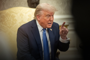 Трамп вводит новый 50-процентный тариф на многие товары из Канады