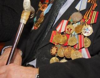 Сто евро за Победу: Россия выплатит латвийским ветеранам пособие