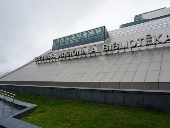 В Латвийской национальной библиотеке начато строительство солнечного парка