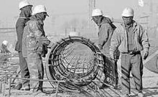 За гостевыми рабочими нужен глаз да глаз.