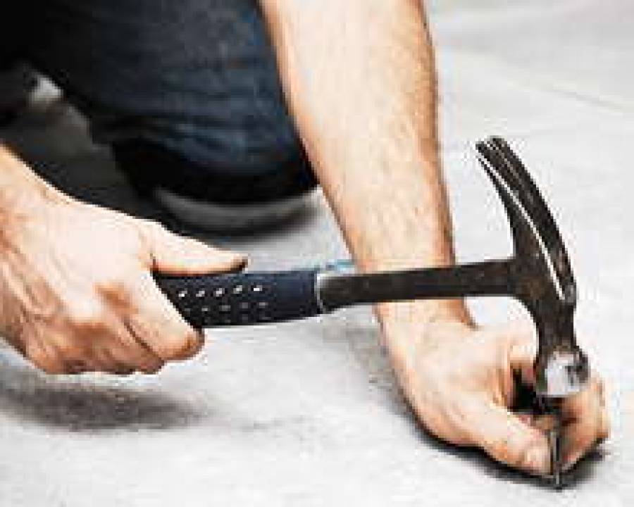 Халтурщик всегда будет забивать шуруп молотком.