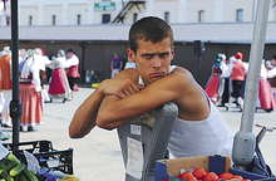 Латвийская молодежь порой согласна на любую работу.