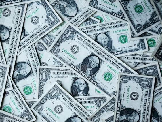 После заявления Пауэлла доллар резко вырос, а биржи пошли вниз