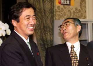 Предводитель оппозиции Наото КАН и новый премьер Кэйдзо ОБУТИ. 