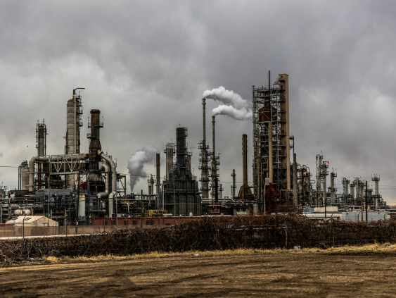 Почему нефть снова дорожает, а американские биржи снижаются
