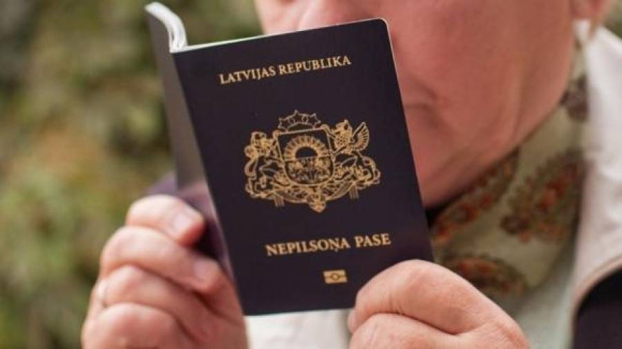 По мнению латвийского омбудсмена Юриса Янсонса проблема неграждан к Латвии не относится.
