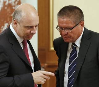 Глава Минфина РФ Антон Силуанов и глава Минэкономики РФ Алексей Улюкаев ожидают сокращение российской экономики