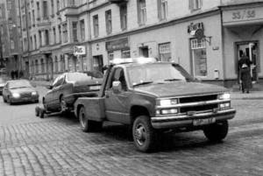 На автоэвакуаторов наехали